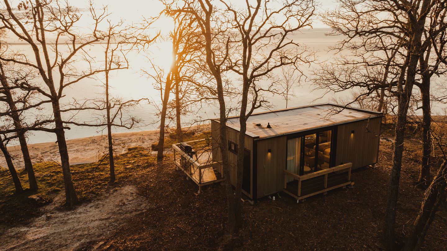 Gorgeous Tiny House for a Romantic Escape by Lake Tawakoni near Quinlan, Texas