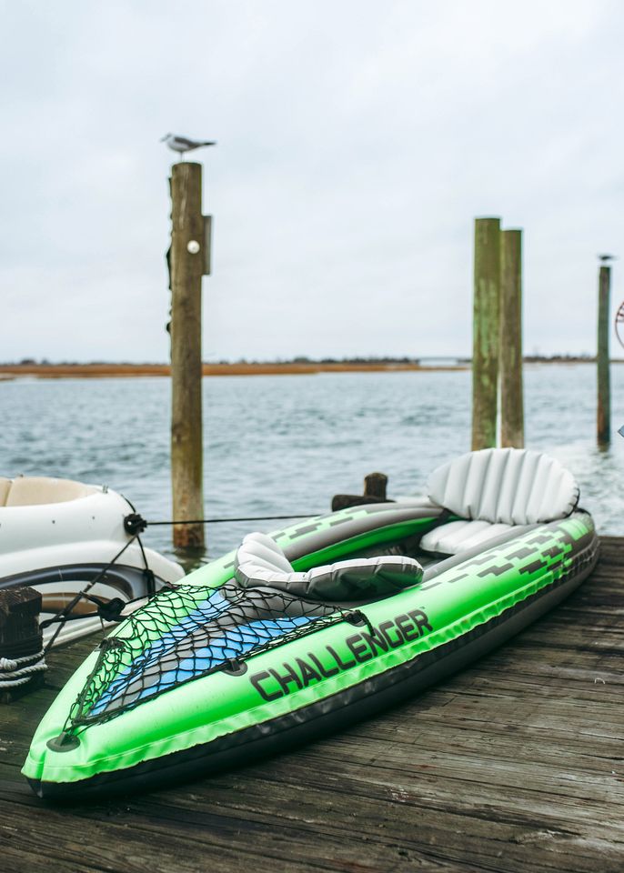Unique Cozy A-Frame Houseboat Close to Jones Beach for an Unforgettable Coastal Getaway in Seaford, New York