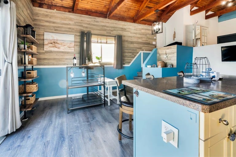 Floating Homes (United States of America, Seaford, New York)