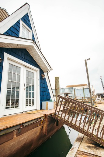 Floating Homes (United States of America, Seaford, New York)