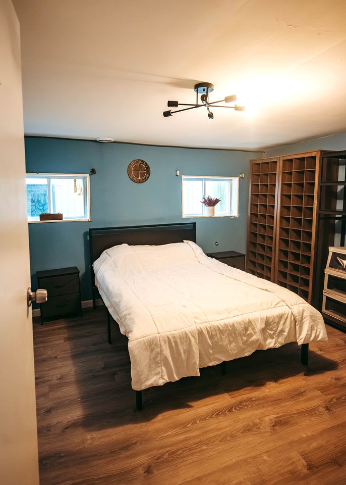 Unique Cozy A-Frame Houseboat Close to Jones Beach for an Unforgettable Coastal Getaway in Seaford, New York