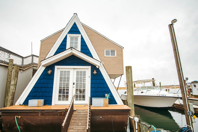Floating Homes (United States of America, Seaford, New York)