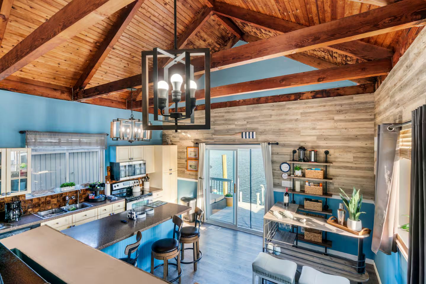 Unique Cozy A-Frame Houseboat Close to Jones Beach for an Unforgettable Coastal Getaway in Seaford, New York