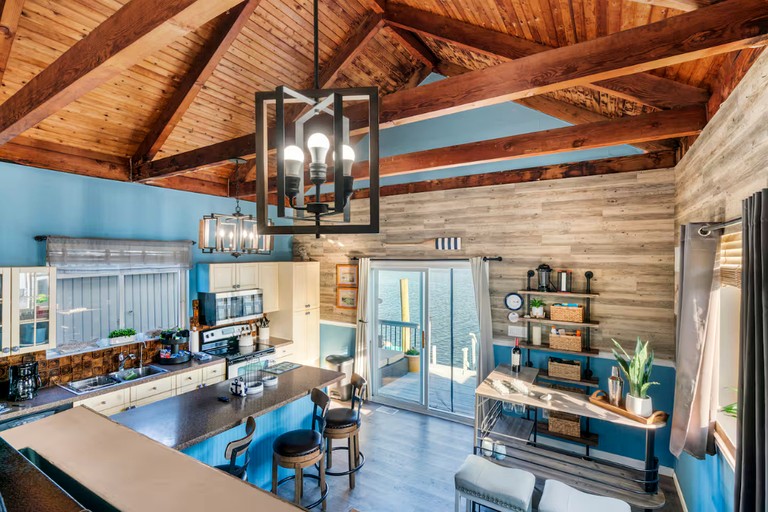 Floating Homes (United States of America, Seaford, New York)