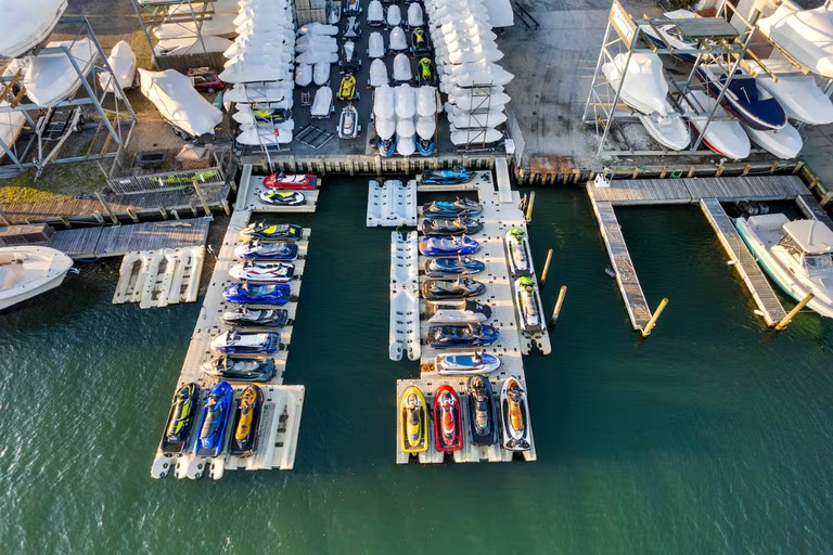 Floating Homes (United States of America, Seaford, New York)