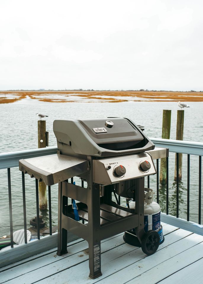 Unique Cozy A-Frame Houseboat Close to Jones Beach for an Unforgettable Coastal Getaway in Seaford, New York