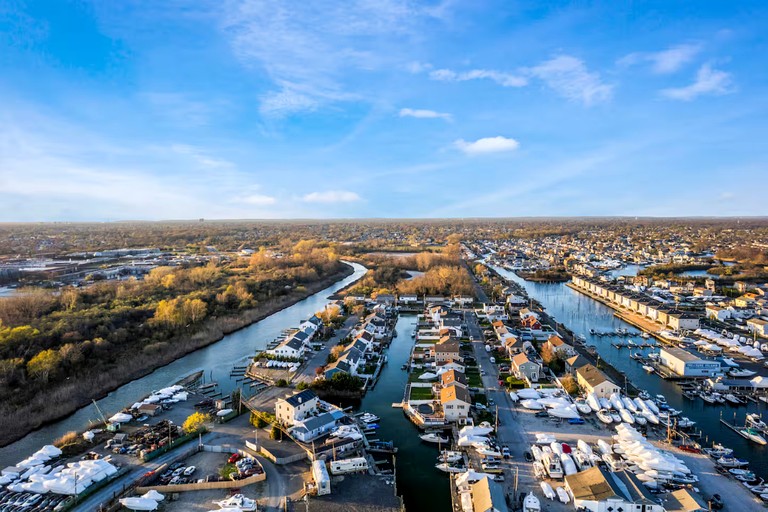 Floating Homes (United States of America, Seaford, New York)