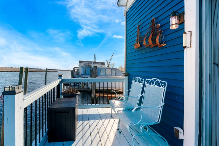 Floating Homes (United States of America, Seaford, New York)