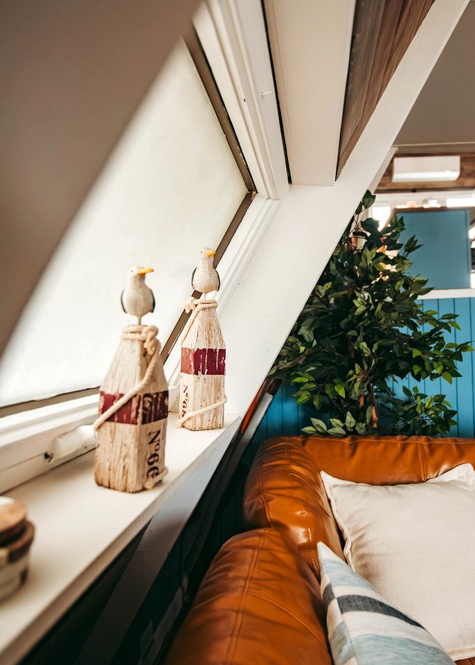 Unique Cozy A-Frame Houseboat Close to Jones Beach for an Unforgettable Coastal Getaway in Seaford, New York