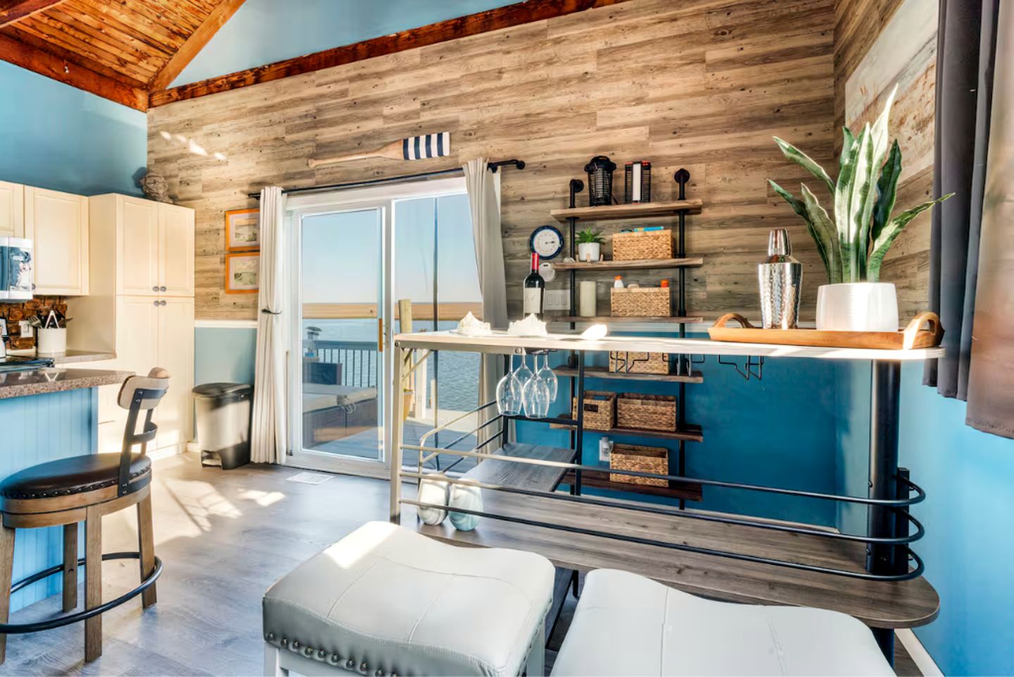 Unique Cozy A-Frame Houseboat Close to Jones Beach for an Unforgettable Coastal Getaway in Seaford, New York