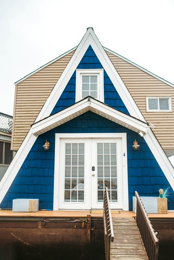 Floating Homes (United States of America, Seaford, New York)