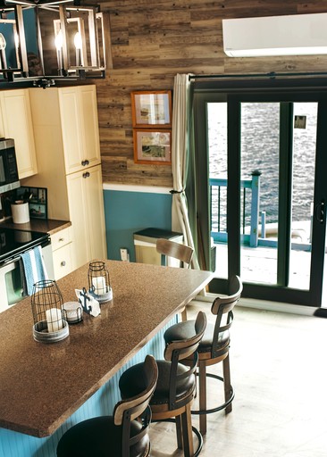 Floating Homes (United States of America, Seaford, New York)