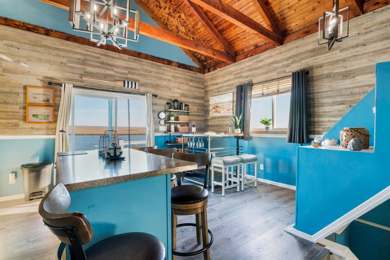 Floating Homes (United States of America, Seaford, New York)