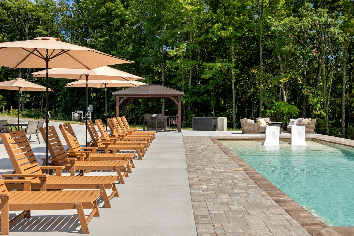 Beautiful Safari Tent for an Unforgettable Glamping Getaway near Center Hill Lake in Tennessee