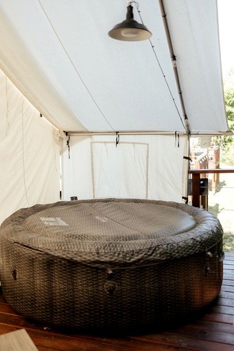 Yurts (United States of America, Silver Point, Tennessee)