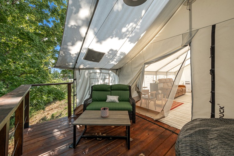 Yurts (United States of America, Silver Point, Tennessee)