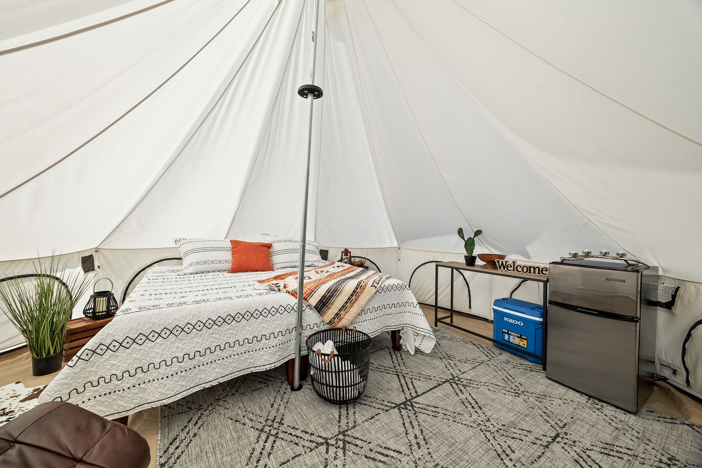 Luxurious Bell Tent on an Incredible Resort with Spectacular Views in Silver Point, Tennessee