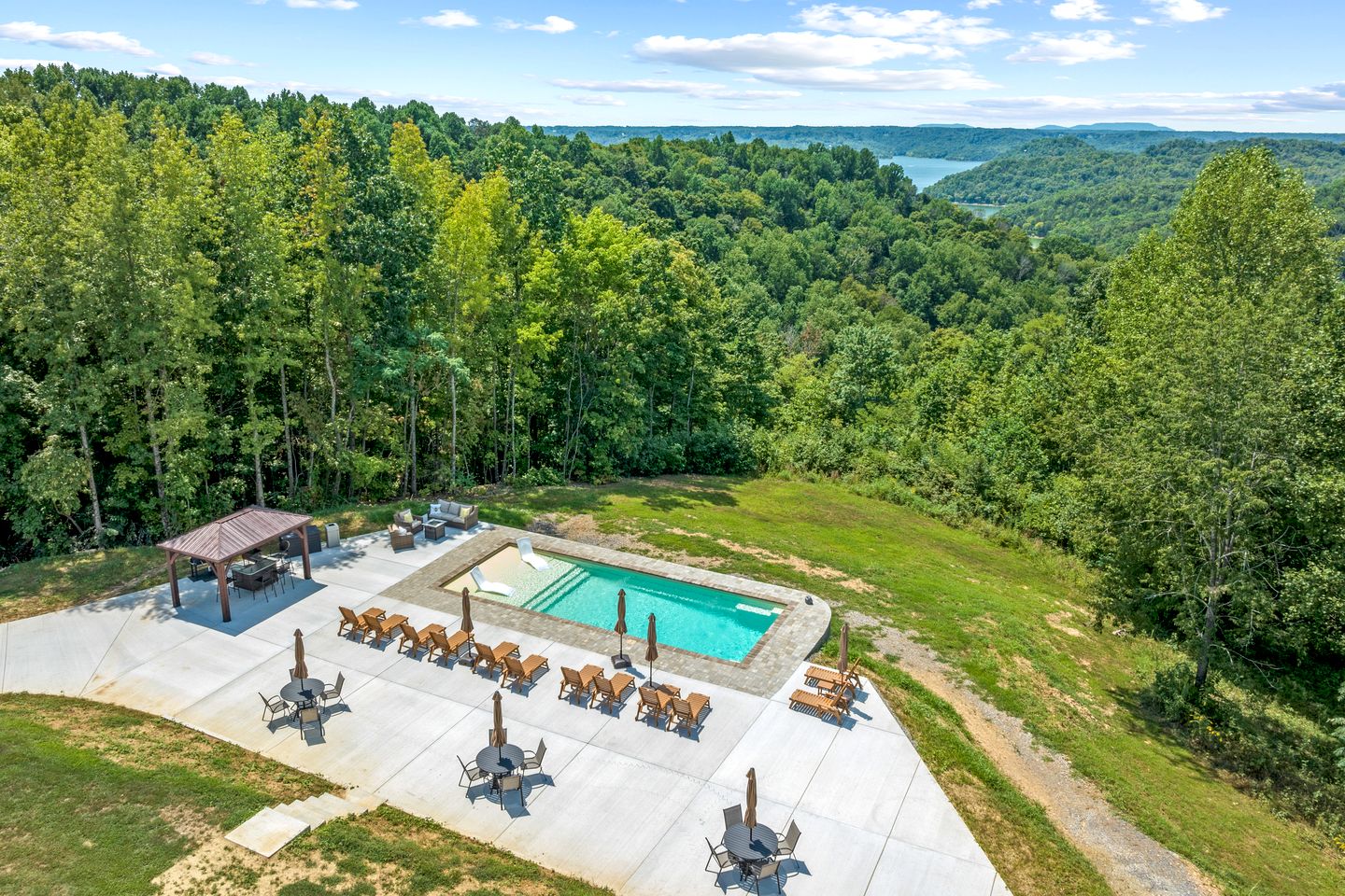 Luxurious Bell Tent on an Incredible Resort with Spectacular Views in Silver Point, Tennessee