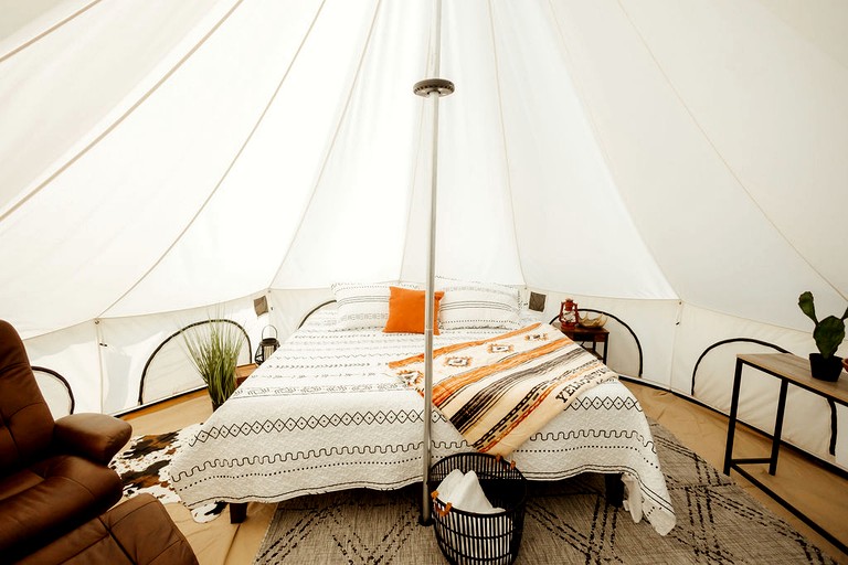 Yurts (United States of America, Silver Point, Tennessee)