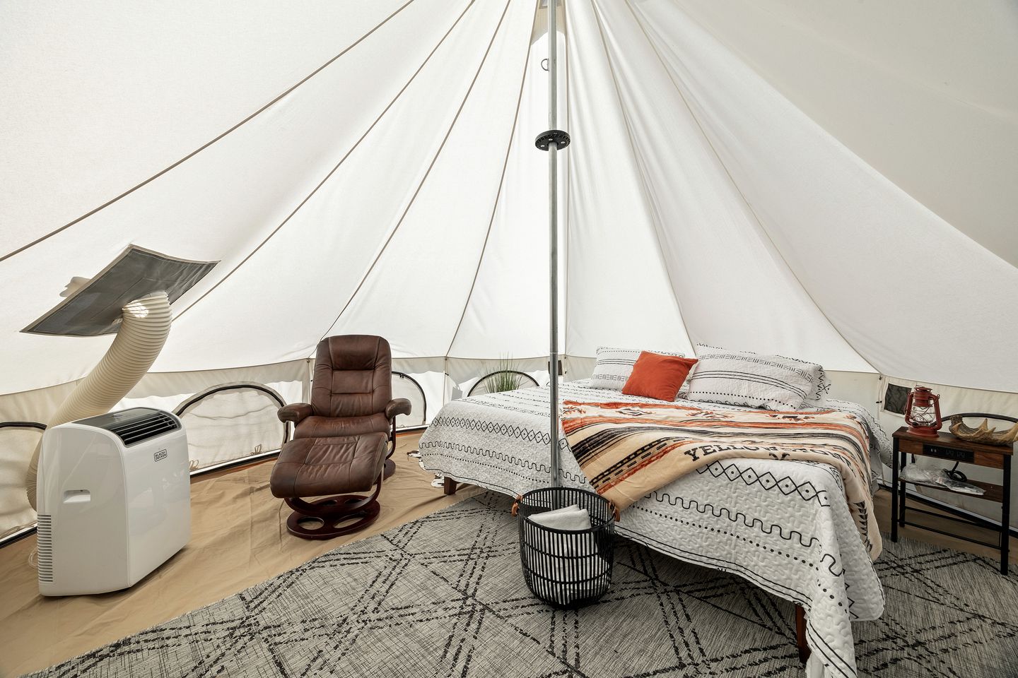 Luxurious Bell Tent on an Incredible Resort with Spectacular Views in Silver Point, Tennessee