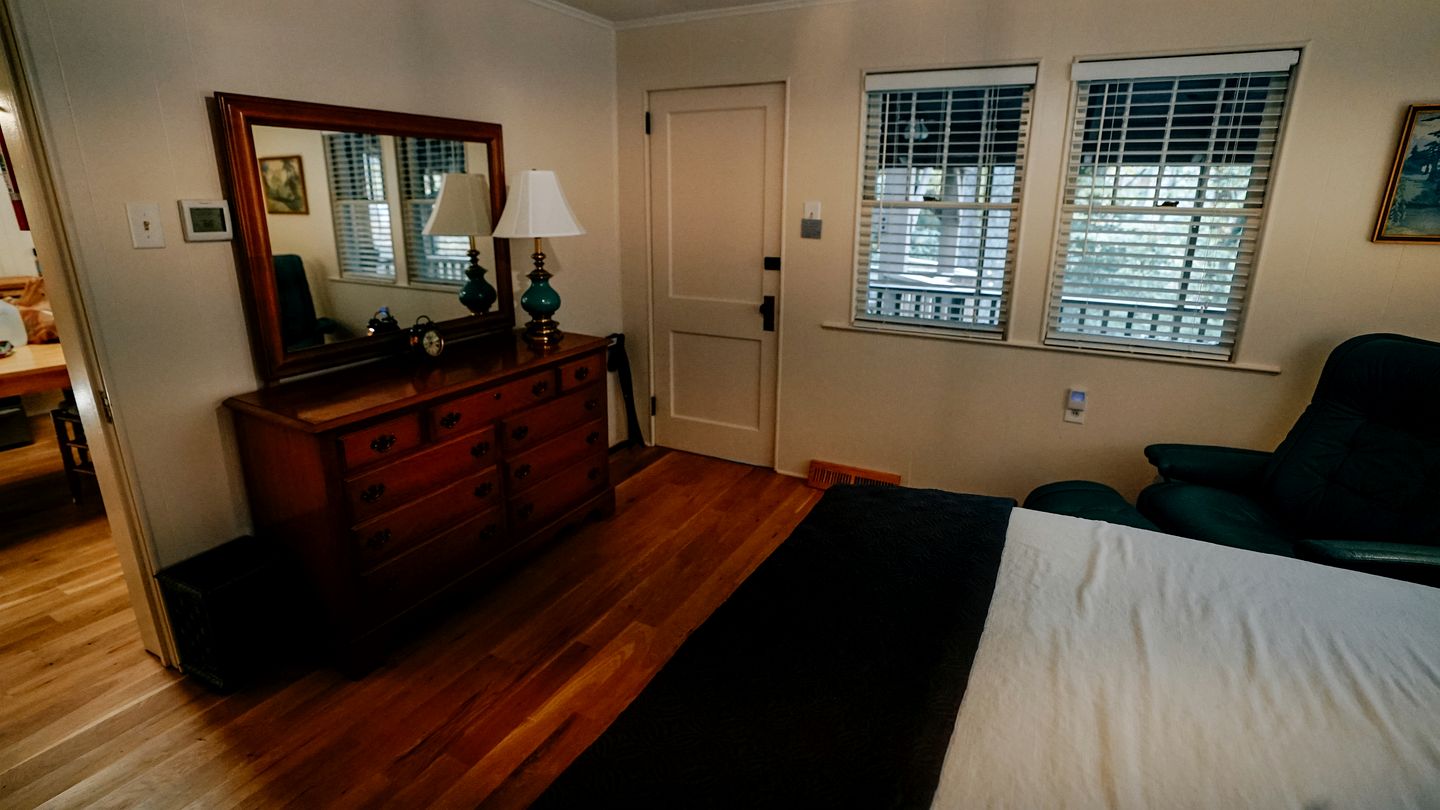 Cozy Rustic Cabin Nestled in the Scenic Reems Creek Valley for a Peaceful Mountain Escape Surrounded by Nature near the Pisgah National Forest in NC