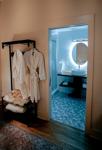 Cabins (United States of America, Weaverville, North Carolina)