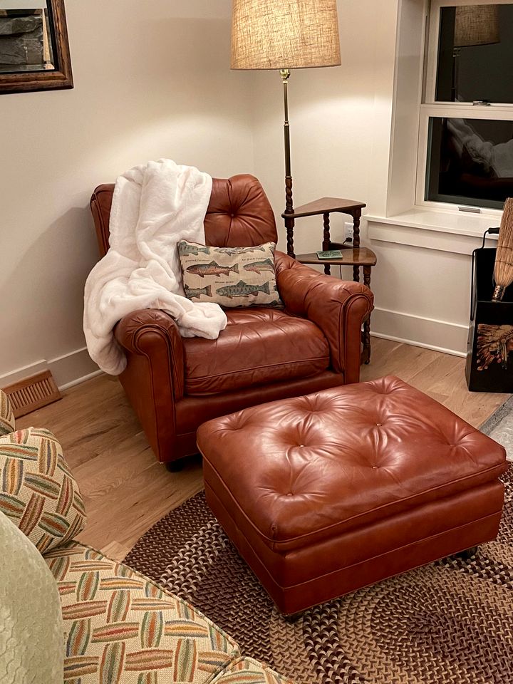 Cozy Rustic Cabin Nestled in the Scenic Reems Creek Valley for a Peaceful Mountain Escape Surrounded by Nature near the Pisgah National Forest in NC