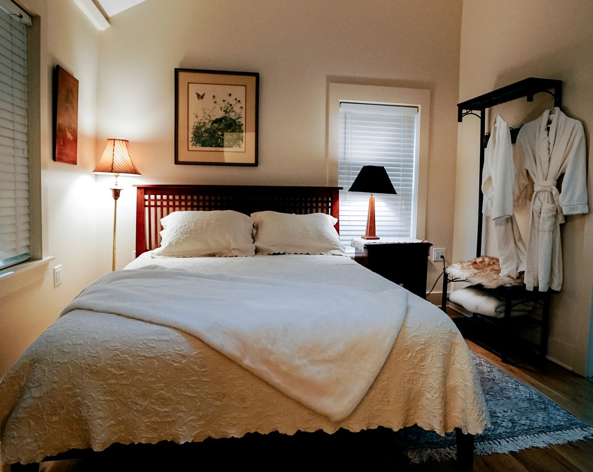 Cozy Rustic Cabin Nestled in the Scenic Reems Creek Valley for a Peaceful Mountain Escape Surrounded by Nature near the Pisgah National Forest in NC