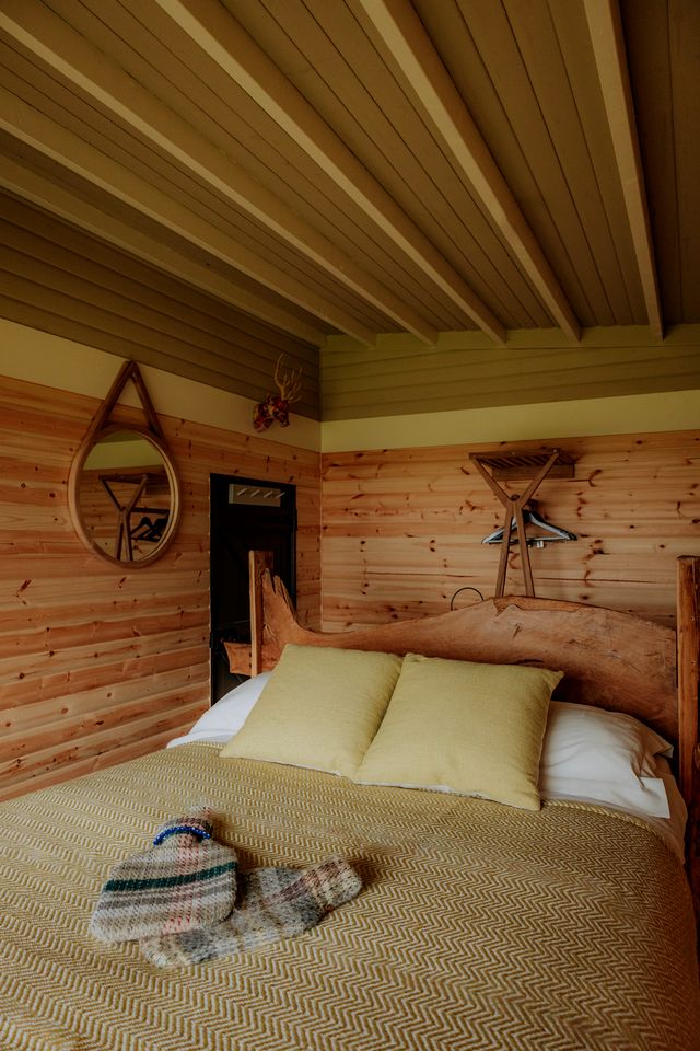 Unique Cabin-Yurt Hybrid for a Memorable Glamping Experience near Masham, England