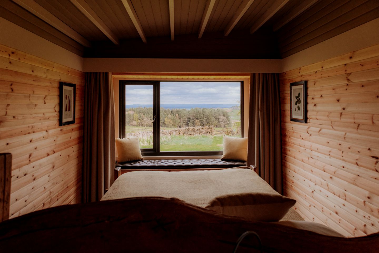 Unique Cabin-Yurt Hybrid for a Memorable Glamping Experience near Masham, England