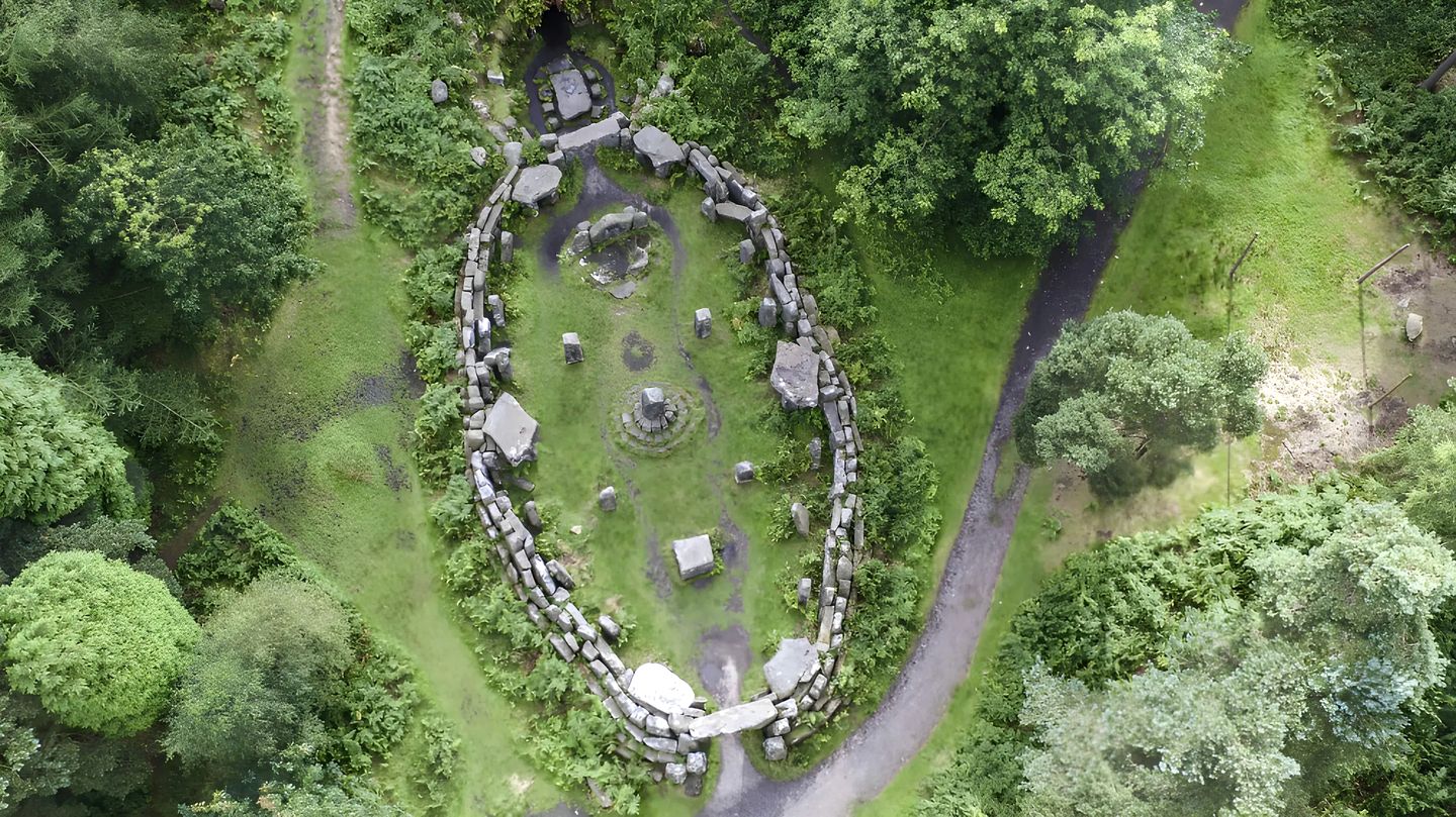 Unique Cabin-Yurt Hybrid for a Memorable Glamping Experience near Masham, England
