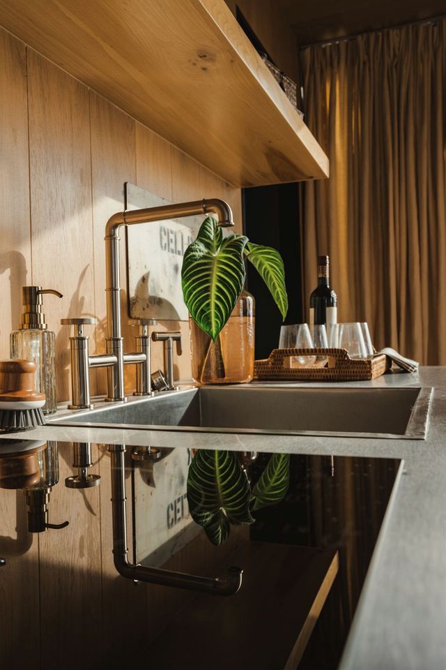 Beautiful Tiny House for a Unique Couples Getaway by Lake Tawakoni near Quinlan, Texas