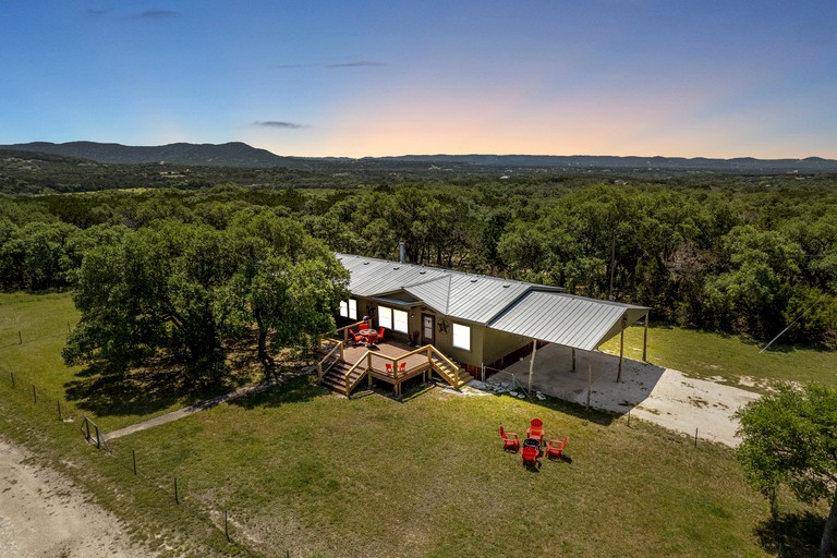 Serene Vacation Rental in the Heart of Texas Hill Country for a Peaceful Getaway in Pipe Creek, Texas