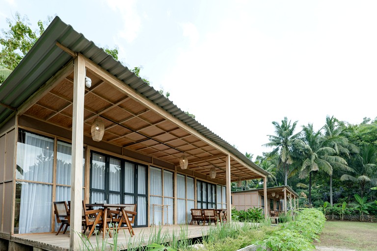 Eco-Friendly Hillside Retreat with Ocean Views near Watukarung, East Java