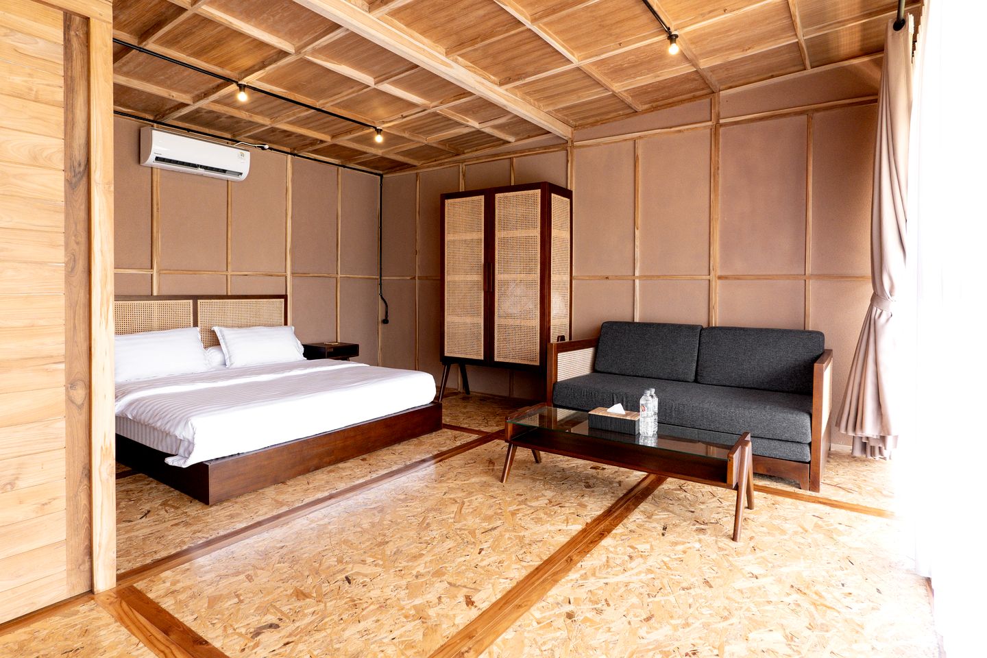 Tranquil Family Suite with Private Veranda near the Beach in Pacitan, East Java