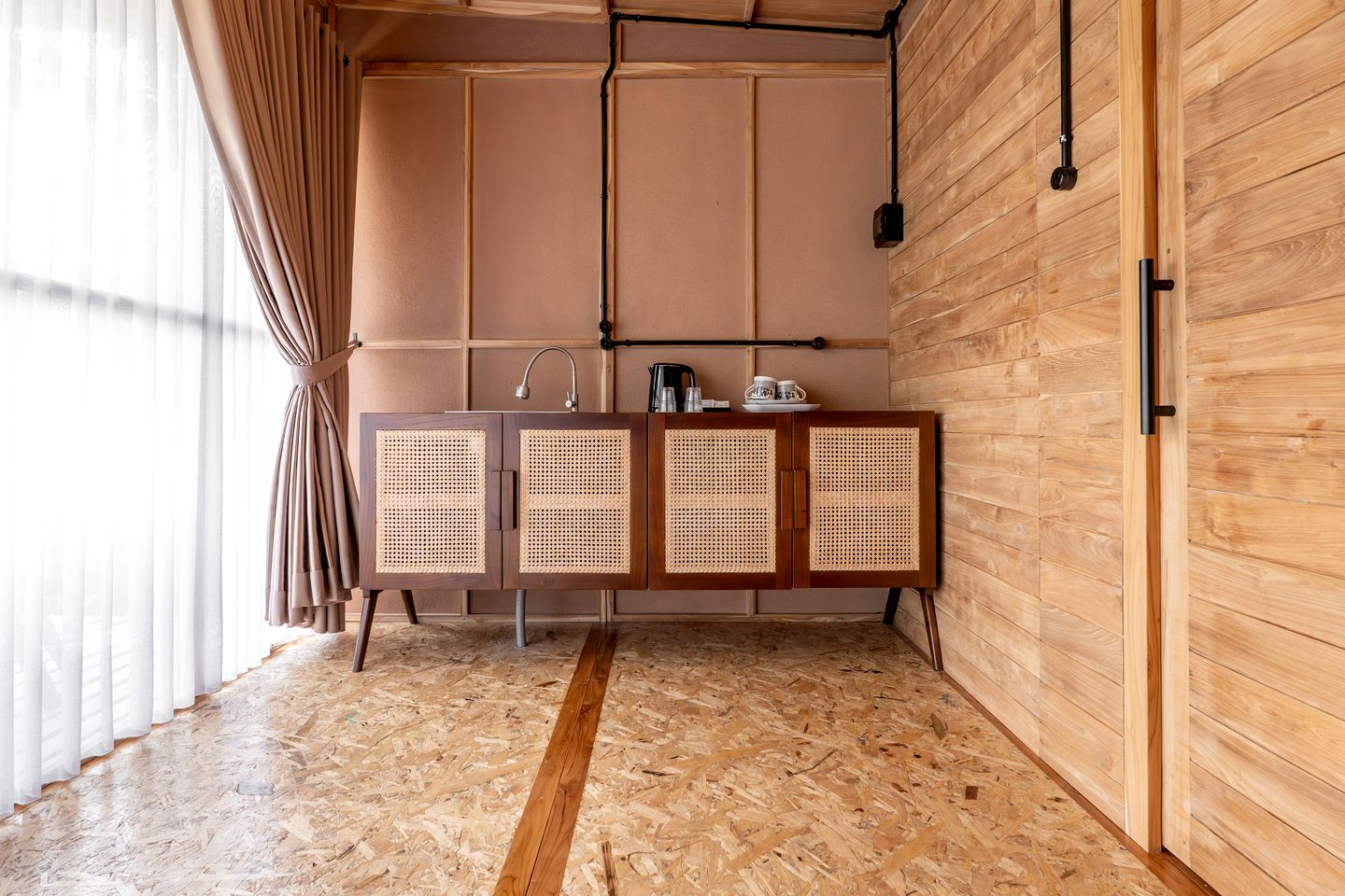 Tranquil Family Suite with Private Veranda near the Beach in Pacitan, East Java