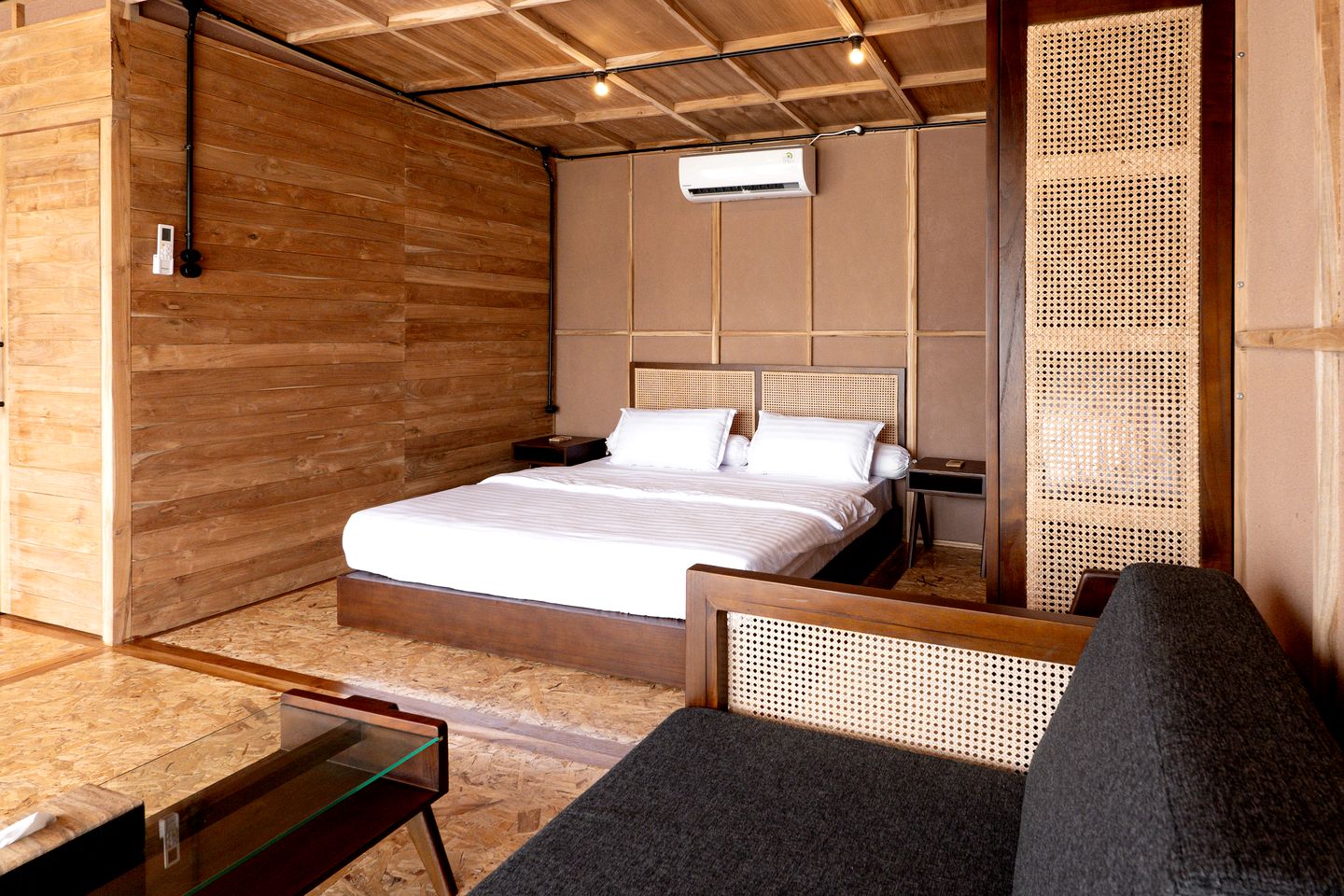 Tranquil Family Suite with Private Veranda near the Beach in Pacitan, East Java