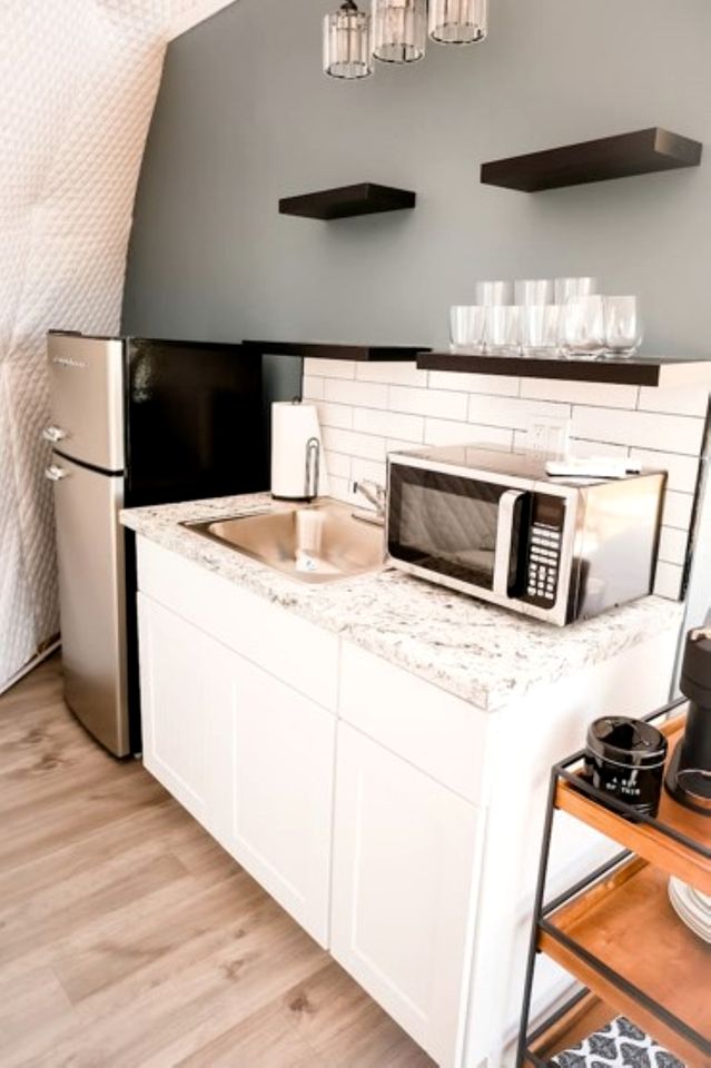 Romantic and Luxurious Glamping Dome in Eureka Springs, Equipped with an Indoor Hot Tub Perfect for a Weekend of Relaxation