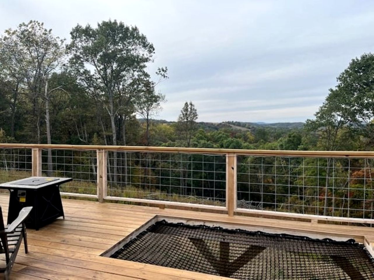 Romantic and Luxurious Glamping Dome in Eureka Springs, Equipped with an Indoor Hot Tub Perfect for a Weekend of Relaxation