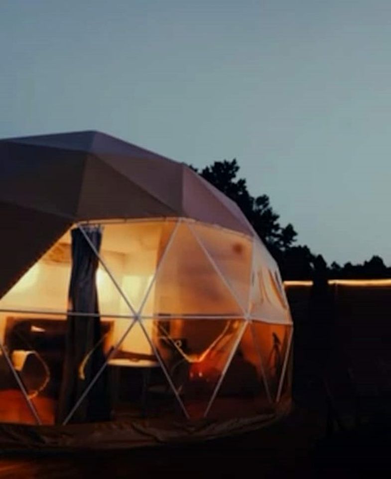 Romantic and Luxurious Glamping Dome in Eureka Springs, Equipped with an Indoor Hot Tub Perfect for a Weekend of Relaxation