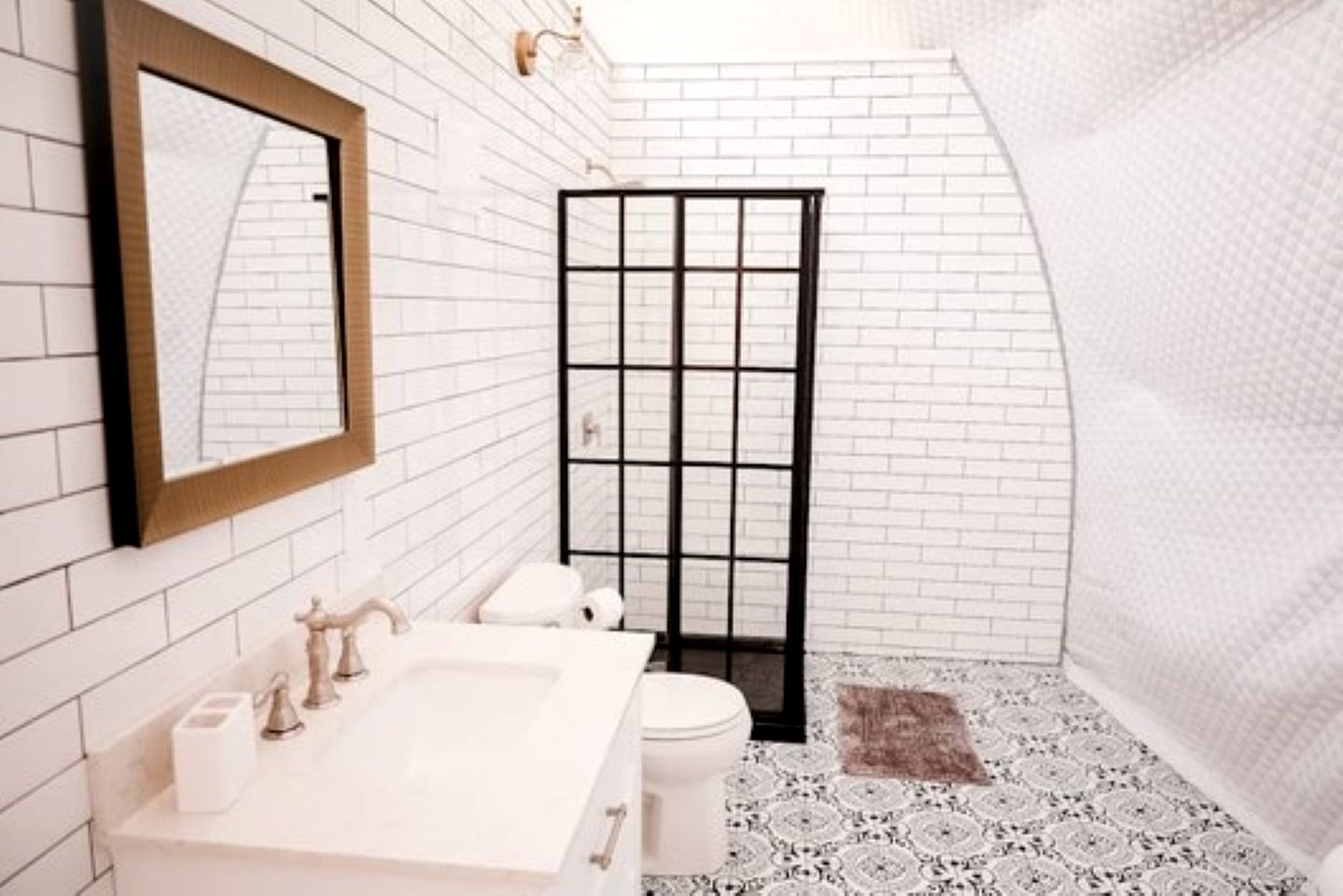 Vintage Themed Geodome with a Cedar Hot Tub and Mountain Views, Perfect for a Romantic Getaway in Eureka Springs