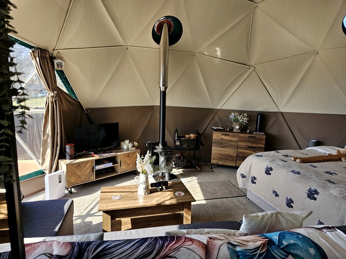 Domes (United Kingdom, --, --)