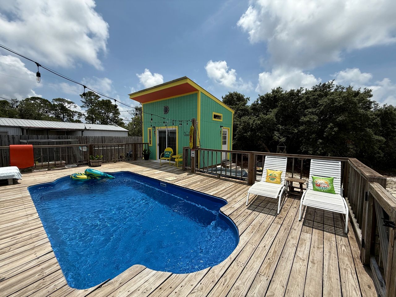 Cozy Colorful Tiny House with Pool and Hot Tub near Pet-Friendly Beach in Gulf Shores, Alabama