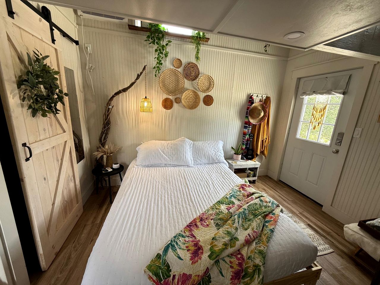 Cozy Colorful Tiny House with Pool and Hot Tub near Pet-Friendly Beach in Gulf Shores, Alabama
