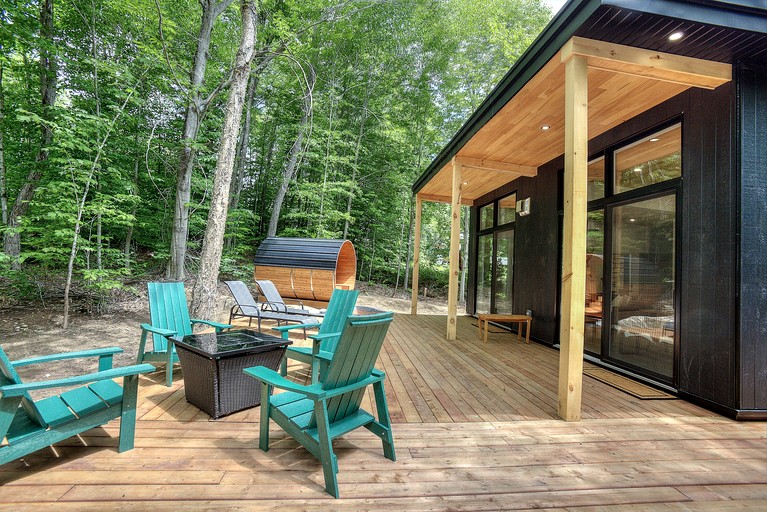 Gorgeous Modern Cottage for a Scandinavian Spa-Themed Retreat Surrounded by Nature near La Conception, Quebec