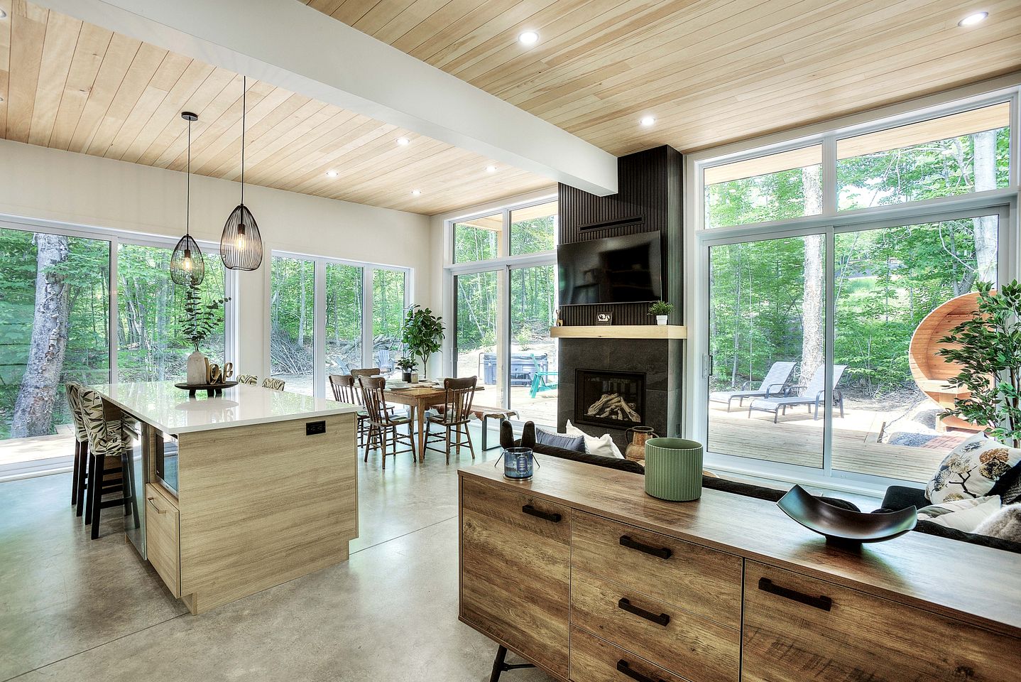 Gorgeous Modern Cottage for a Scandinavian Spa-Themed Retreat Surrounded by Nature near La Conception, Quebec