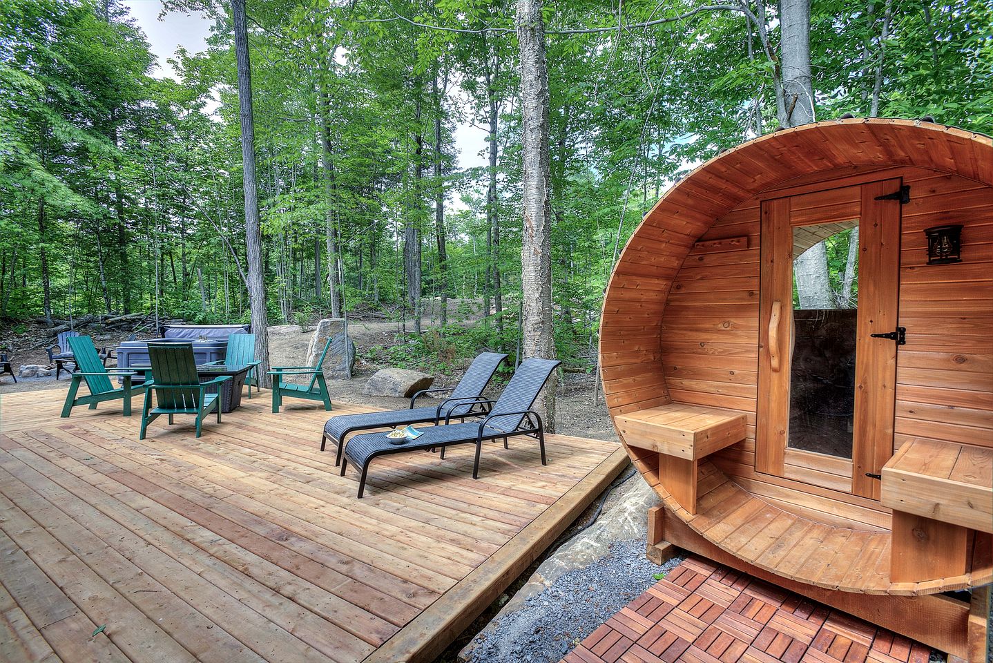 Gorgeous Modern Cottage for a Scandinavian Spa-Themed Retreat Surrounded by Nature near La Conception, Quebec