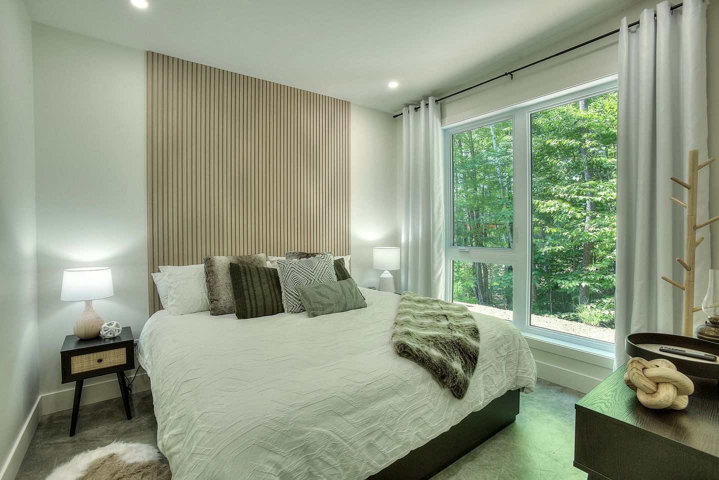 Gorgeous Modern Cottage for a Scandinavian Spa-Themed Retreat Surrounded by Nature near La Conception, Quebec