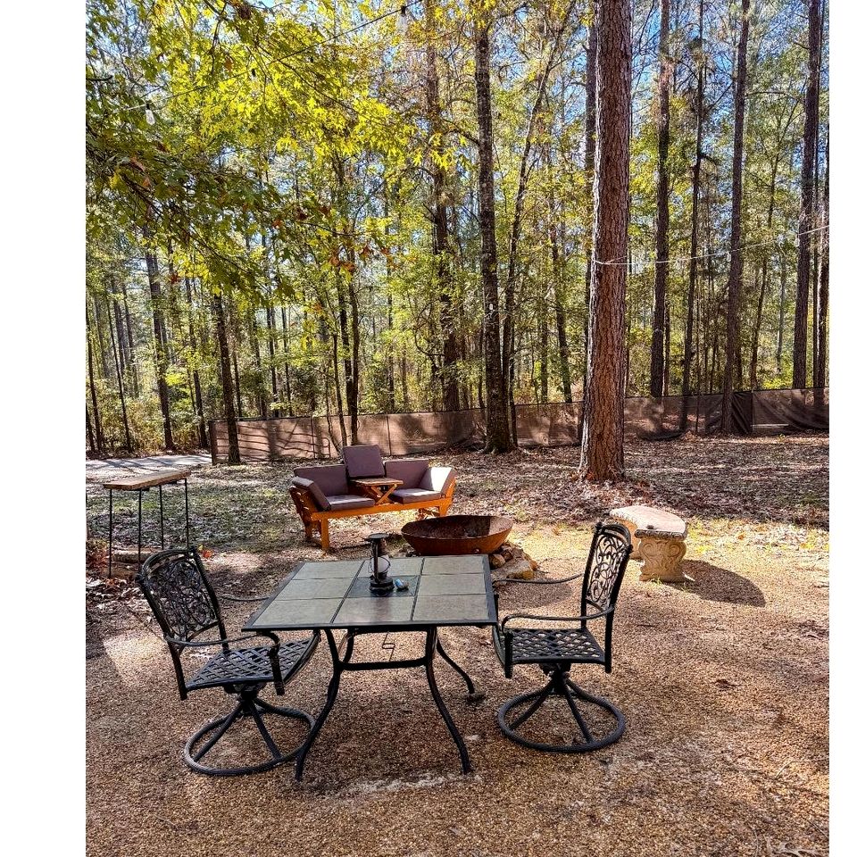 Cozy Secluded Cabin Bordered by Kisatchie National Forest for a Relaxing Retreat in Nature in Glenmora, Louisiana