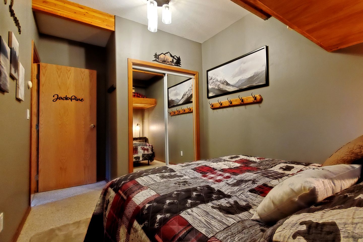 Stunning Spacious Chalet with Breathtaking Views for a Memorable Group Getaway in Sun Peaks, British Columbia